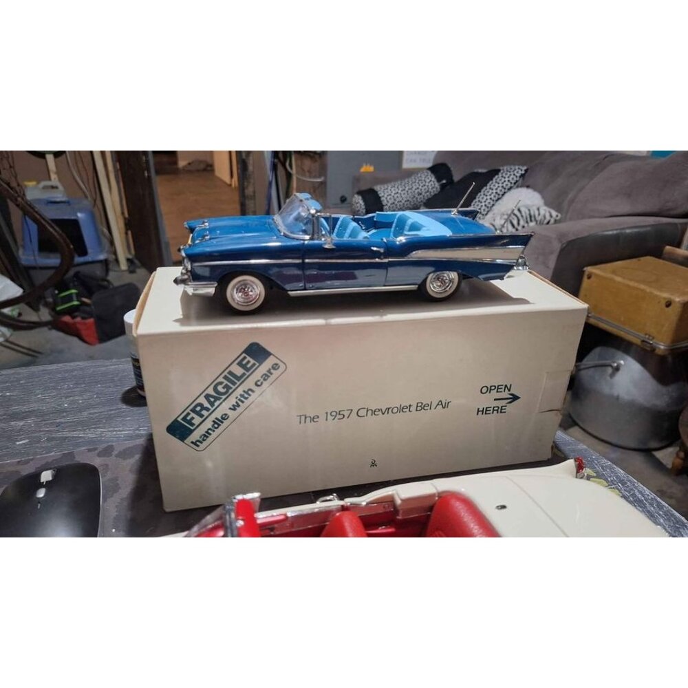 DANBURY MINT 1957 CHEVROLET BEL AIR MODEL 1:24 SCALE DIE CAST